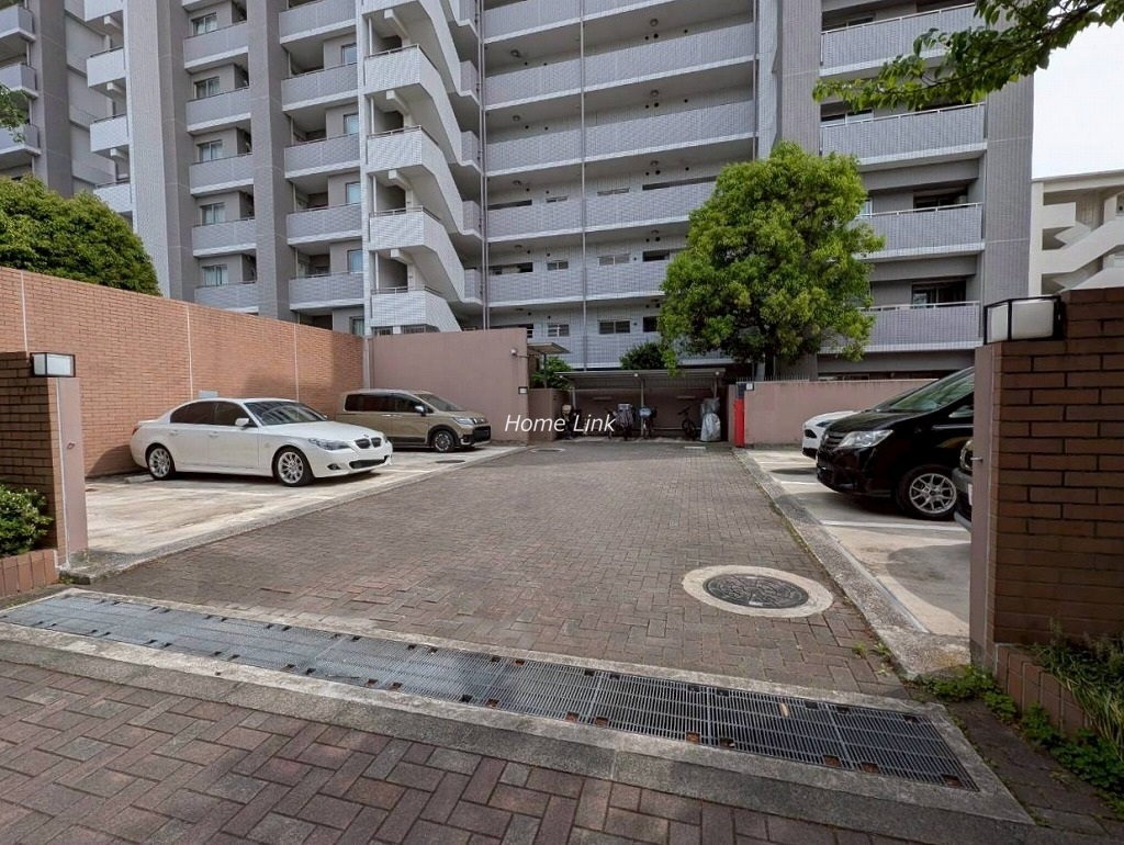 西台パーク・ホームズ　北側駐車場